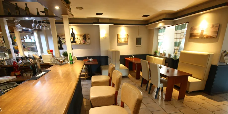 Pizza z pizzerie Da Adriano dle výběru z 15 druhů pro 2 nebo 4 osoby i Margherita