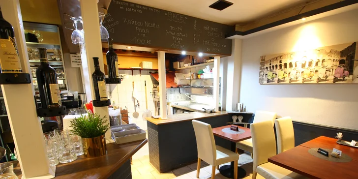 Pizza z pizzerie Da Adriano dle výběru z 15 druhů pro 2 nebo 4 osoby i Margherita