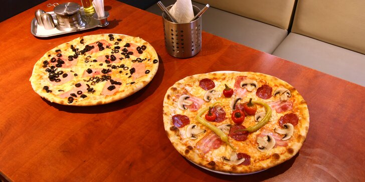 Pizza z pizzerie Da Adriano dle výběru z 15 druhů pro 2 nebo 4 osoby