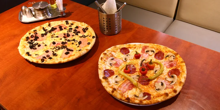 Pizza z pizzerie Da Adriano dle výběru z 15 druhů pro 2 nebo 4 osoby i Margherita