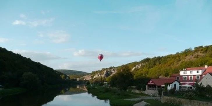 2999 Kč za vyhlídkový let balónem nad krásami Čech. Poznejte svět z ptačí perspektivy či věnujte let jako dárek.
