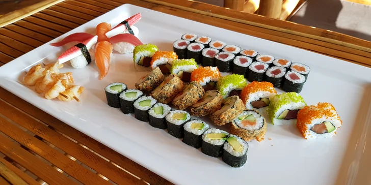 Japonská Ostrava: set 32 či 50 ks sushi s rybami, krevetami i avokádem