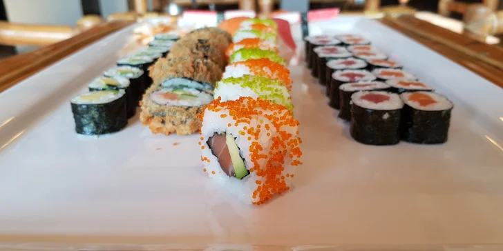 Japonská Ostrava: set 32 či 50 ks sushi s rybami, krevetami i avokádem