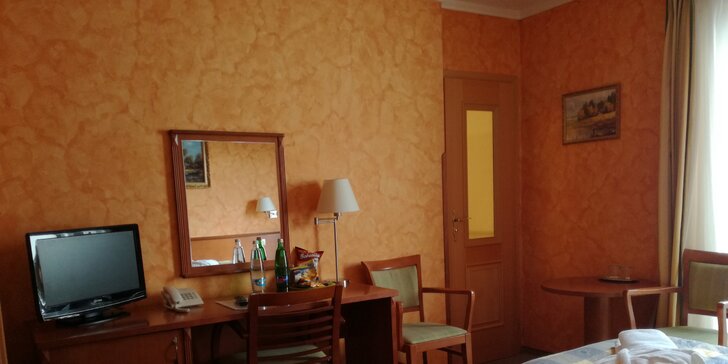 Odpočinek v klidné části Mariánských Lázní: zámecký hotel s wellness procedury a polopenze