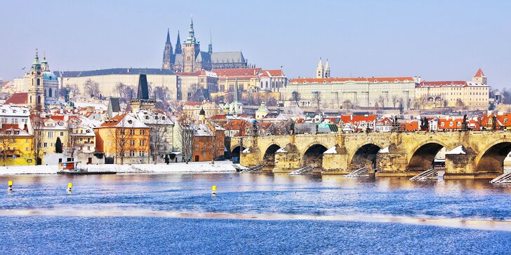 Za památkami i na adventní trhy: jednodenní výlet do vánočně nazdobené Prahy s průvodcem
