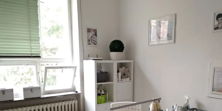 Zpevnění přírodních nehtů gelem nebo nehtová modeláž