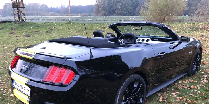 Ford Mustang GT 5.0 V8 Cabrio k zapůjčení na 6, 12 nebo 24 hodin