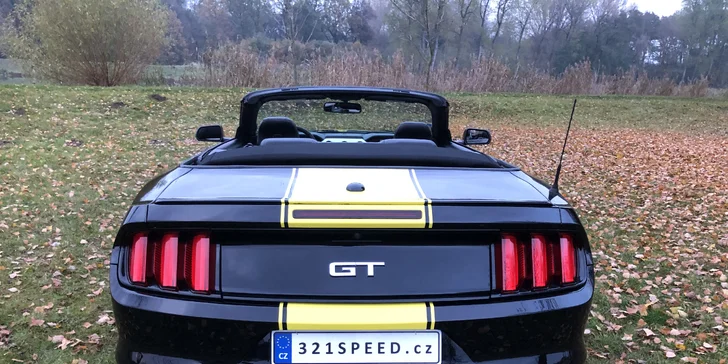 Ford Mustang GT 5.0 V8 Cabrio k zapůjčení na 6, 12 nebo 24 hodin