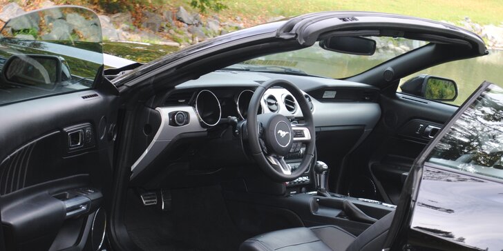 Ford Mustang GT 5.0 V8 Cabrio k zapůjčení na 6, 12 nebo 24 hodin