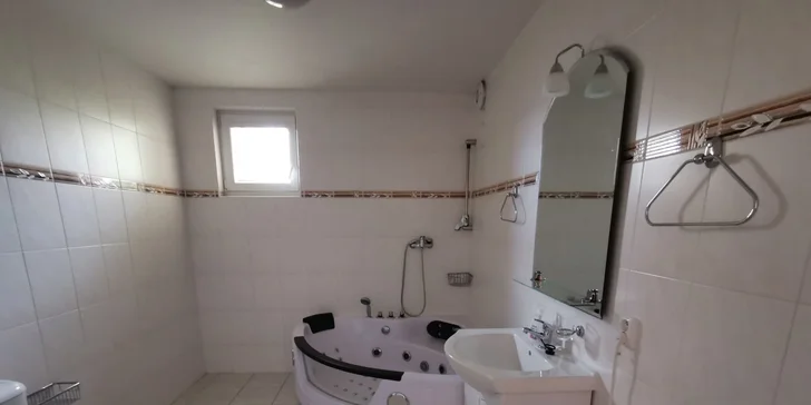 Pobyt ve srubech nebo v apartmánech s farmářskou polopenzí