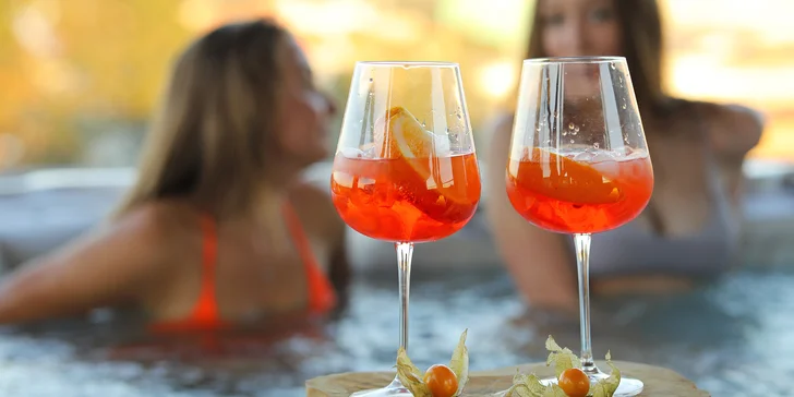 Wellness balíček pro dva: občerstvení, drink i zapůjčení ručníků a županů