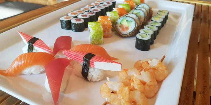 Japonská Ostrava: set 32 či 50 ks sushi s rybami, krevetami i avokádem
