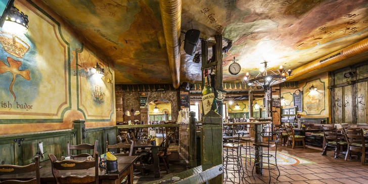 Masové prkno v irské restauraci pro 2 osoby: žebra, hovězí steak, křídla i krevety