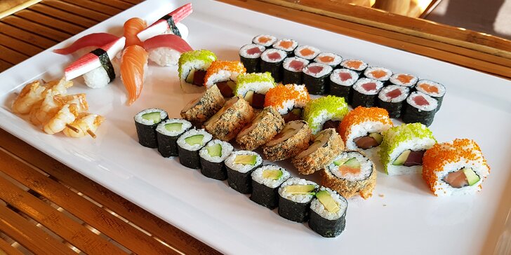 Japonská Ostrava: set 32 či 50 ks sushi s rybami, krevetami i avokádem