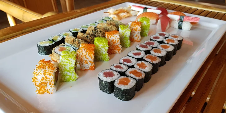 Japonská Ostrava: set 32 či 50 ks sushi s rybami, krevetami i avokádem