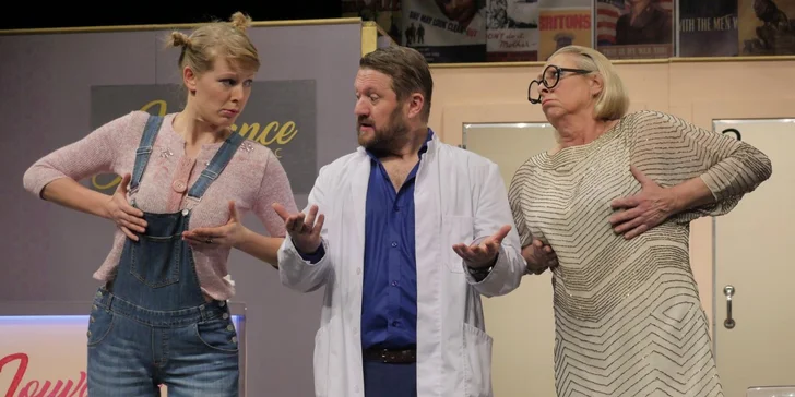 Vstupenka na divadelní komedii Doktor v nesnázích v Kině Dlabačov