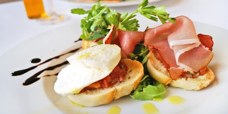 Italské menu pro 2: jako hlavní chod baby kuřátko nebo hovězí saltimbocca