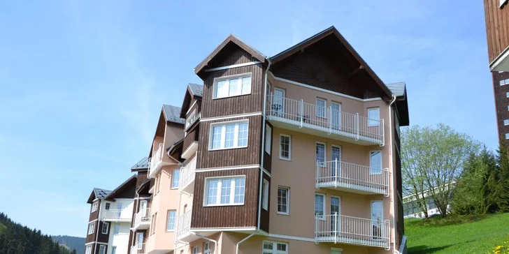 V zimě na lyže, v létě na túru: pobyt v prostorném Apartmánu pod horizontem v centru Pece pod Sněžkou