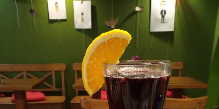 Zahřejte se v Cafe Once: Svařené víno či horký nápoj dle výběru pro dvě osoby