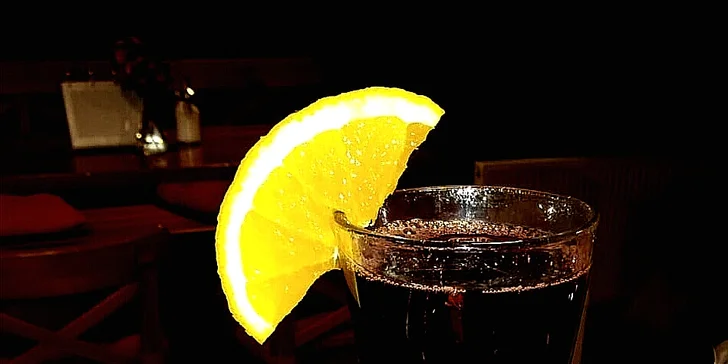Zahřejte se v Cafe Once: Svařené víno či horký nápoj dle výběru pro dvě osoby