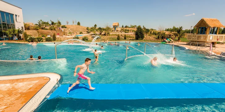 Vodní ráj Tropical Islands: autobusová doprava a vstupenka pro děti i dospělé