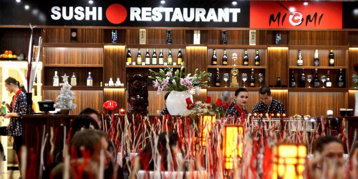 Porce rolovaných dobrot: 24 a 52 ks sushi s lososem, avokádem i krevetami