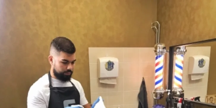 Chlapská péče v barber shopu: střih, úprava vousů, depilace voskem i styling