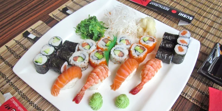 Porce rolovaných dobrot: 24 a 52 ks sushi s lososem, avokádem i krevetami