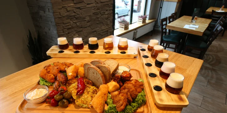 Prkno plné masa, sýrů i dalších dobrot a degustace piv pro 1–4 osoby