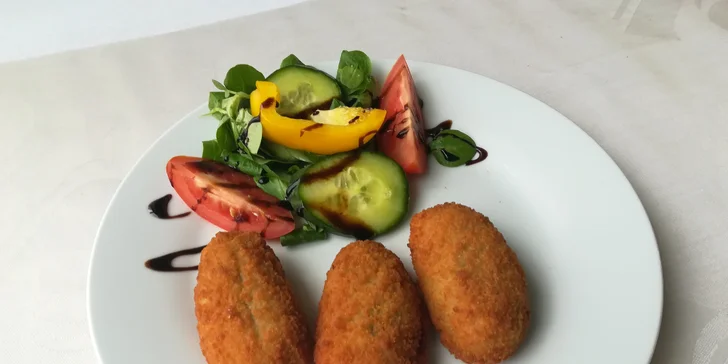3chodové menu pro dva i s lahví šumivého vína nebo domácí limonádou