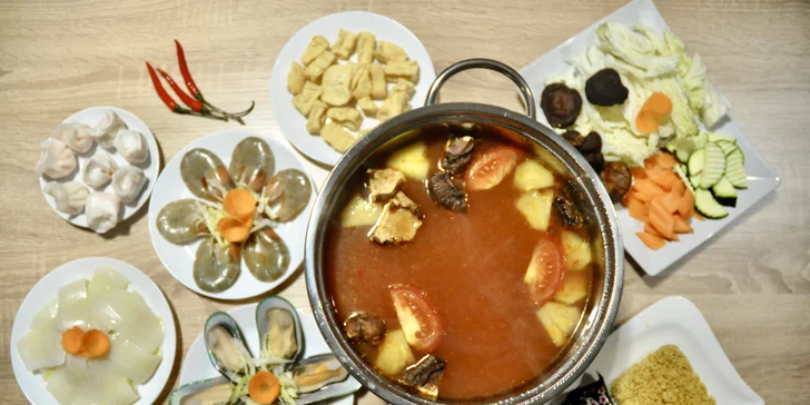 Asijské hodování: mořský nebo masový hot pot pro 2 osoby