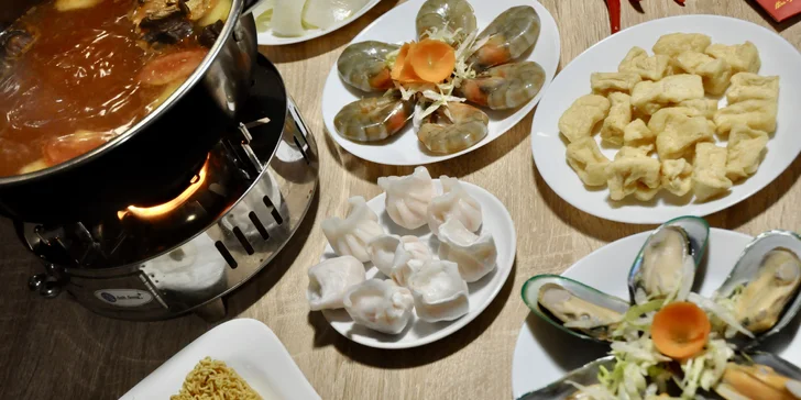 Asijské hodování: mořský nebo masový hot pot pro 2 osoby
