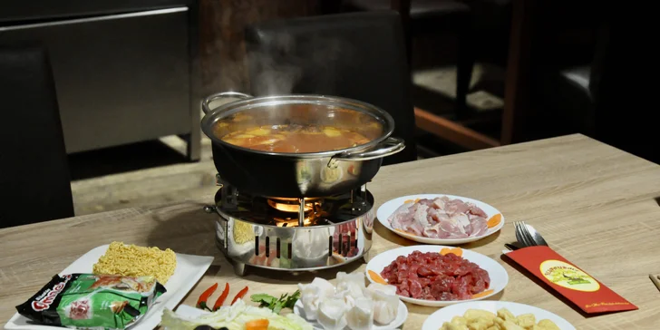 Asijské hodování: mořský nebo masový hot pot pro 2 osoby