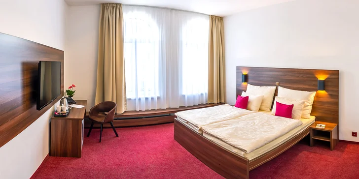 Bohemia Inn Hotel: 3 dny v Turnově se snídaněmi a lyžovačkou nebo láhví prosecca na pokoji