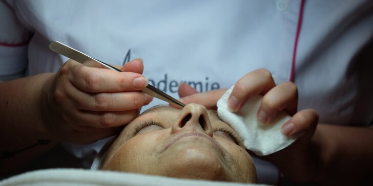 Kompletní kosmetické ošetření pleti s masáží obličeje a dekoltu