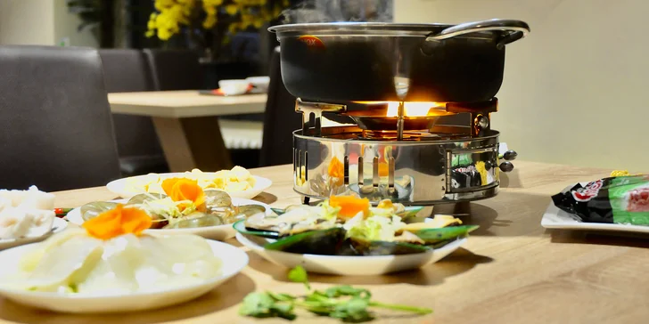 Asijské hodování: mořský nebo masový hot pot pro 2 osoby