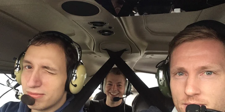 Sportovní letadlo Cessna C172: 20, 30 nebo 40 min. pilotování pro 1 osobu a možnost dalších 2 pasažérů