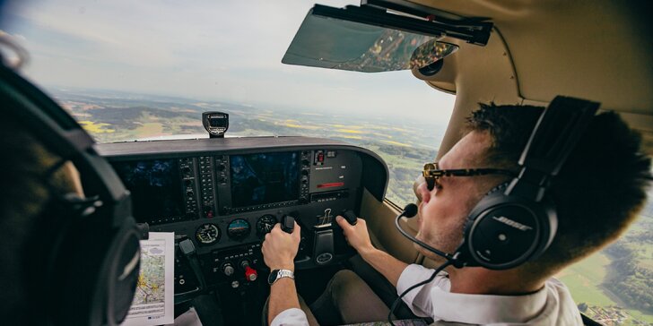 Sportovní letadlo Cessna C172: 20, 30 nebo 40 min. pilotování pro 1 osobu a možnost dalších 2 pasažérů