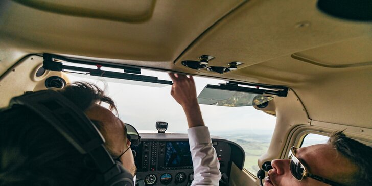 Chopte se kniplu: až 30 min. pilotování letadla Cessna pro 1 osobu