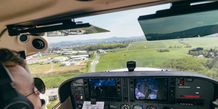 Sportovní letadlo Cessna C172: 20, 30 nebo 40 min. pilotování pro 1 osobu a možnost dalších 2 pasažérů
