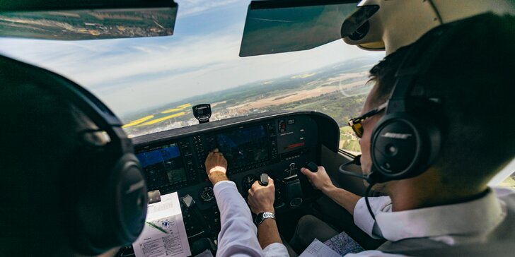 Chopte se kniplu: až 30 min. pilotování letadla Cessna pro 1 osobu