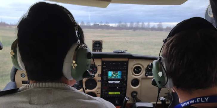 Pilotování sportovního letadla Cessna C172: 1 pilot a 2 pasažéři