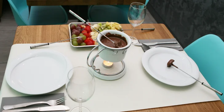 Sladké potěšení: čokoládové fondue s ovocem pro 2 - 4 osoby