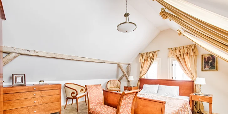 Pobyt v luxusním historickém hotelu ve Štramberku se snídaní či polopenzí, vínem a Lašskými lázněmi