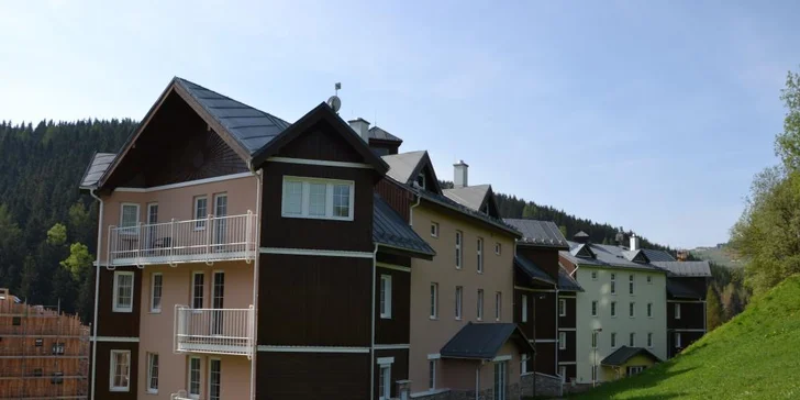 V zimě na lyže, v létě na túru: pobyt v prostorném Apartmánu pod horizontem v centru Pece pod Sněžkou