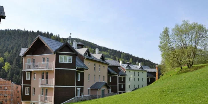 V zimě na lyže, v létě na túru: pobyt v prostorném Apartmánu pod horizontem v centru Pece pod Sněžkou
