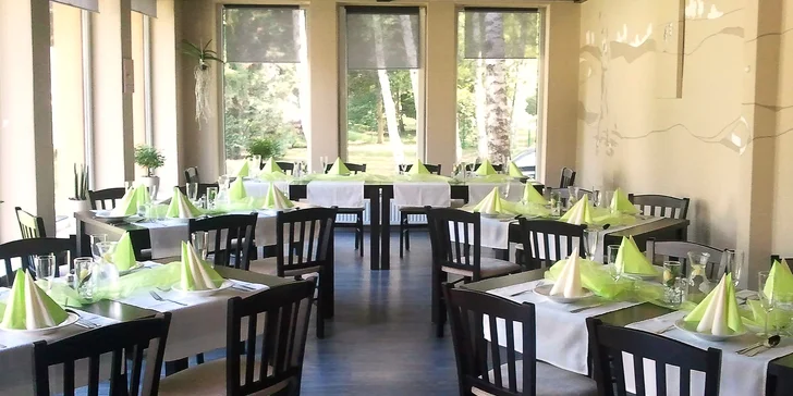 3chodové menu pro 2 osoby: husí játra na tymiánu, medailonky i horké ovoce