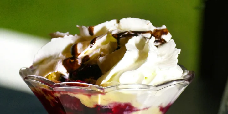 3chodové menu pro 2 osoby: husí játra na tymiánu, medailonky i horké ovoce