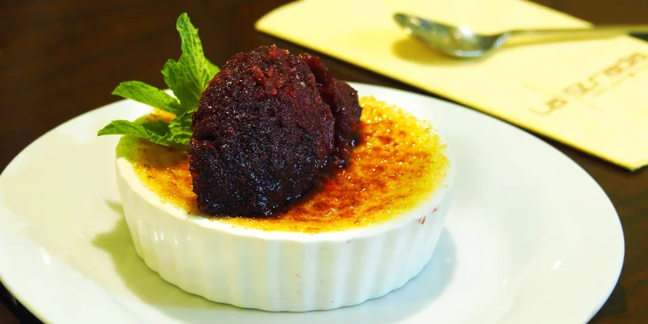 3chodové menu pro dva v La Strada: rumpsteak i mangové crème brûlée