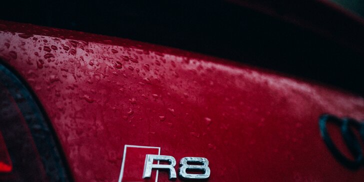 Šlápněte na to: 30 nebo 60 min. jízdy v ďábelské Audi R8 včetně paliva